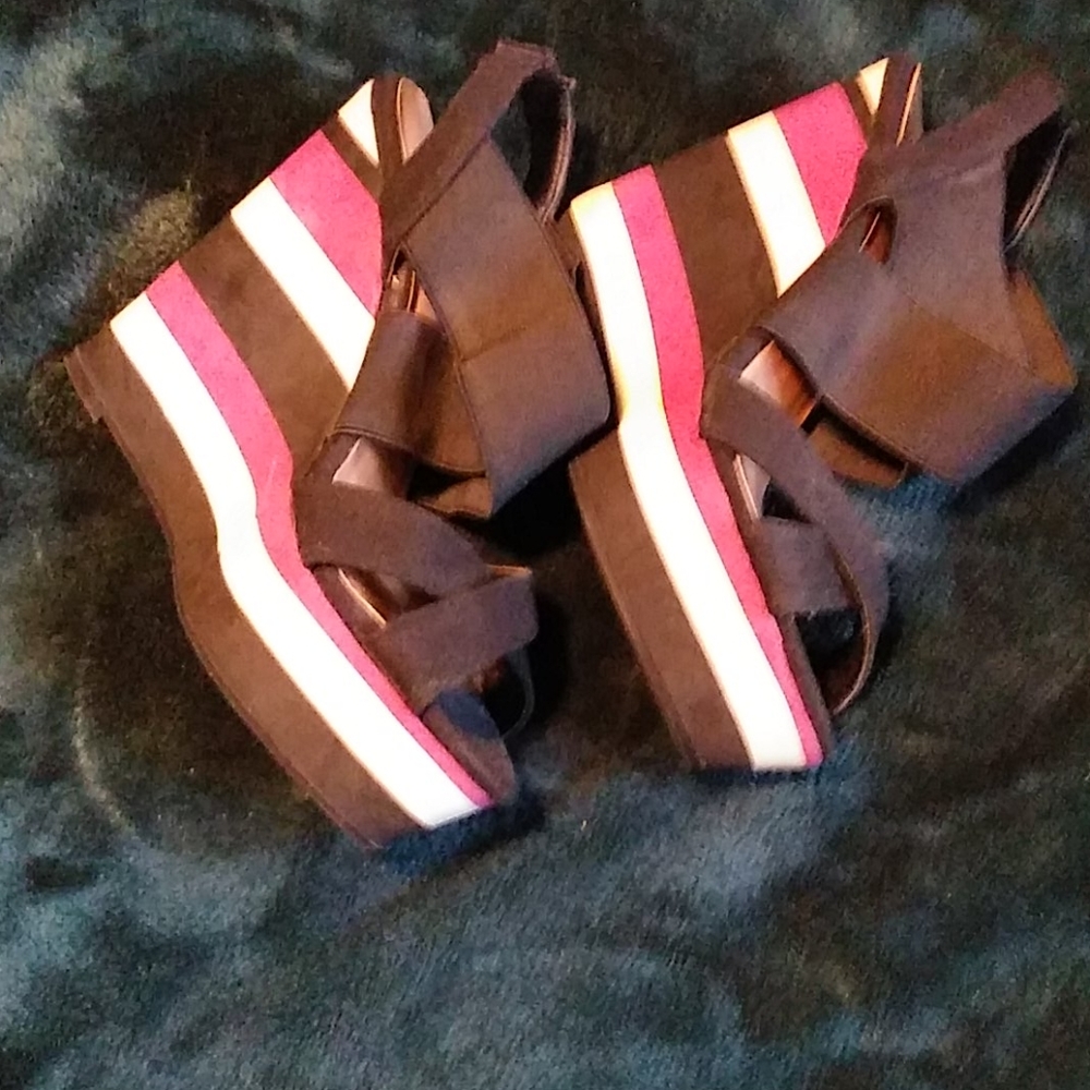 Shoes - Picture 4 of 4